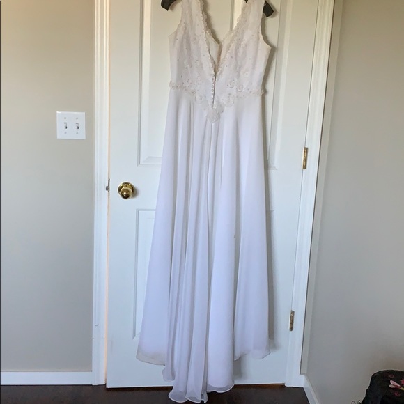 Wedding dress - Picture 4 of 6
